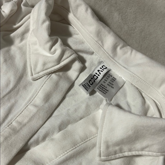 h&m long sleeved crop top !! - Picture 3 of 5